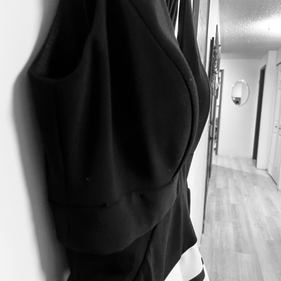 Xscape Black and White Striped Dress with sexy side cutouts Sz 6 - Picture 7 of 7